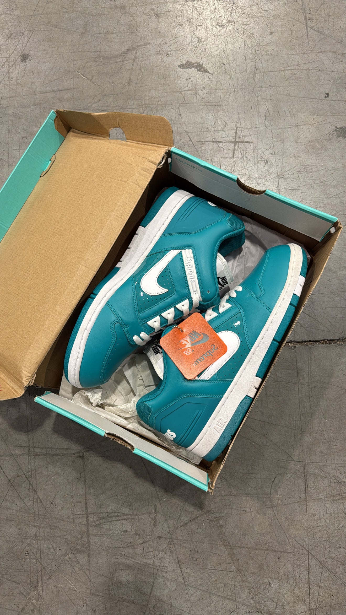 (2) Nike SB Supreme SZ 13 + Warren Lotus 11.5