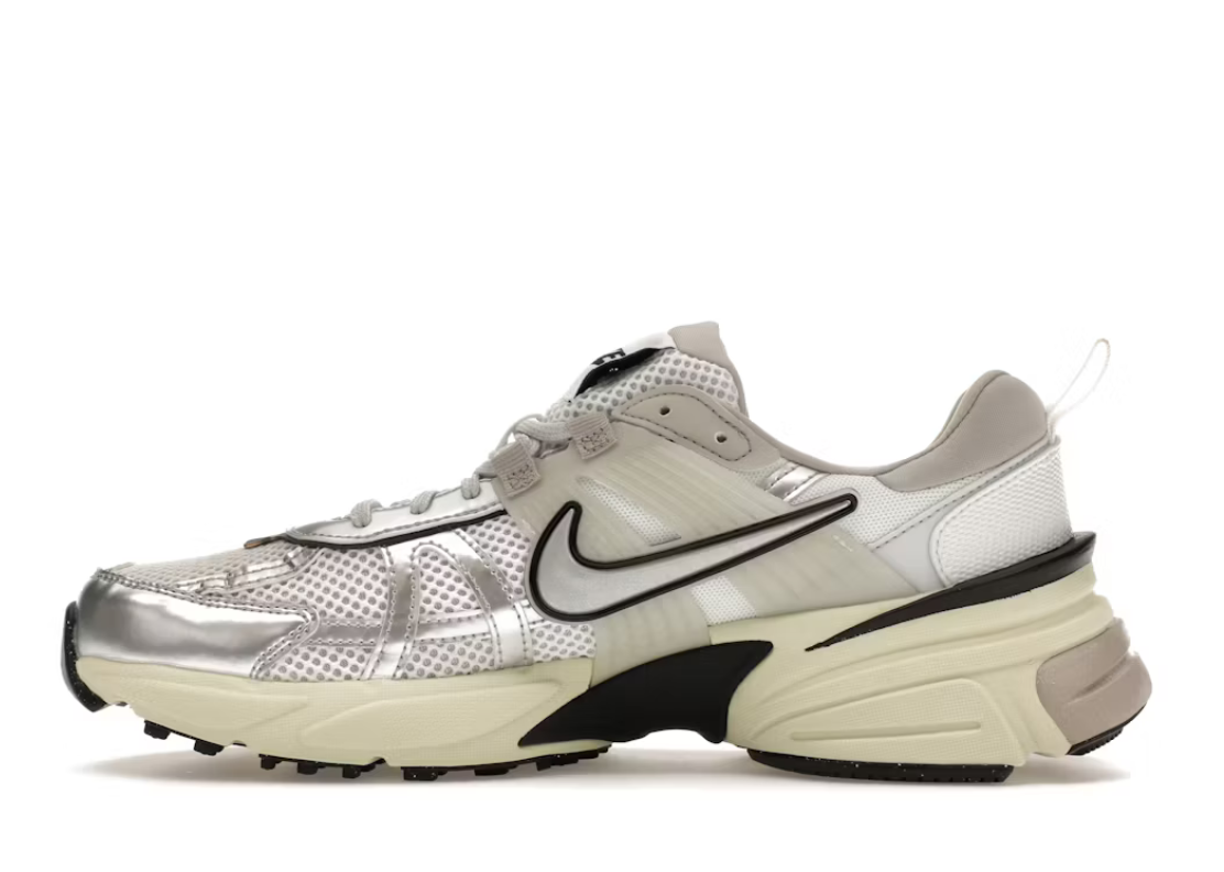 Nike V2K Run Summit White Metallic Silver SZ 10M / 11.5W