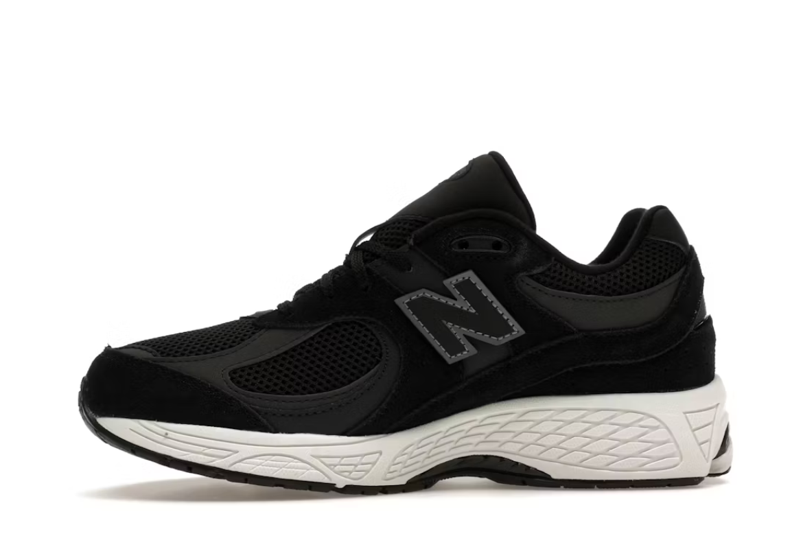 New Balance 2002R Black (GS) SZ 6Y / 7.5W